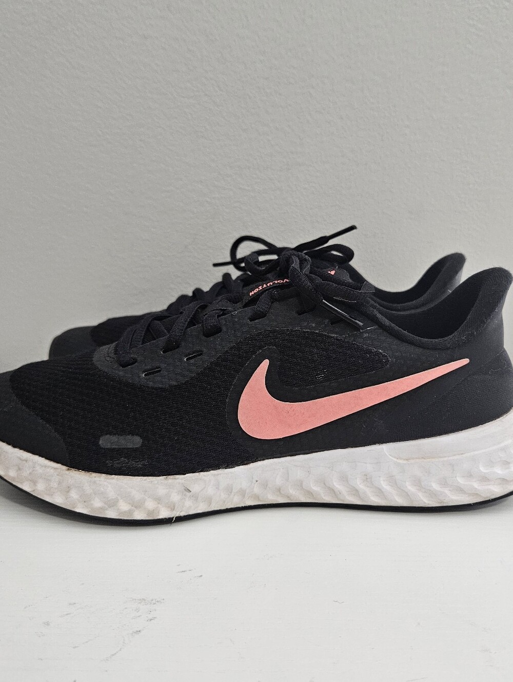 Sneakers - Picture 6 of 10